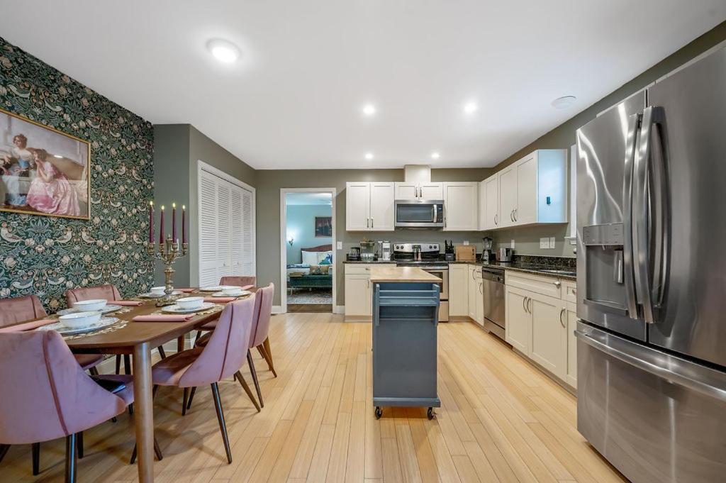 New Victorian Theme, 3Br, Lrg Backyard Close To Pnc Arena, Downtown, And Rdu Airport Raleigh Luaran gambar