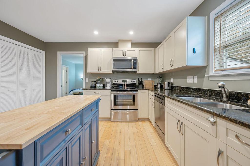 New Victorian Theme, 3Br, Lrg Backyard Close To Pnc Arena, Downtown, And Rdu Airport Raleigh Luaran gambar
